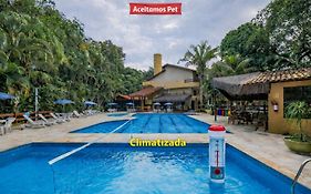 Flat estudio 110 Amarilis Riviera de São Lourenço, 03 piscina climatizada, serviço de hotelaria, limpesa e troca de toalhas diária, carregador veiculo elétrico e servico de praia finais de semana WiFi 500